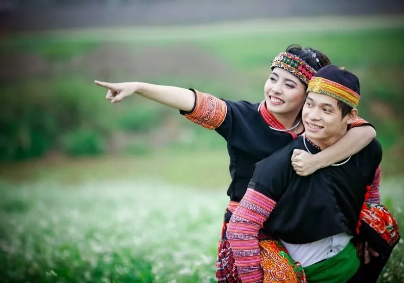 Vợ Độ Mixi – người phụ nữ thầm lặng phía sau thành công của Tộc Trưởng